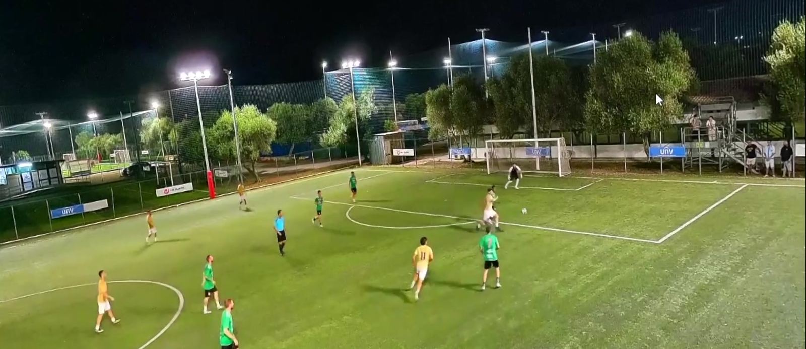 Partita in corso ripresa in panoramica dalla telecamera a bordo campo
